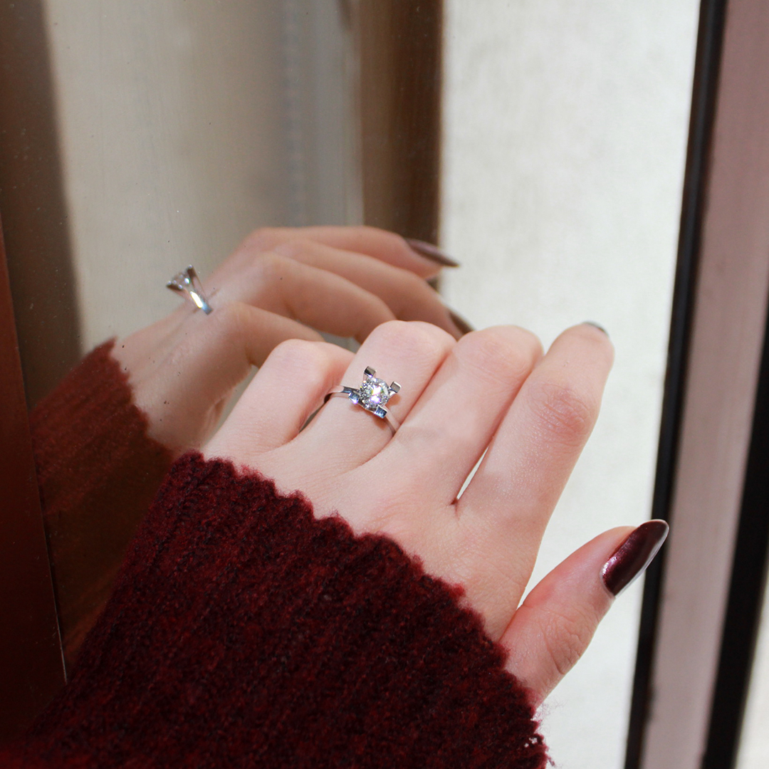 1.00 ct.D Color SI HRD Sertifikalı Tektaş Yüzük